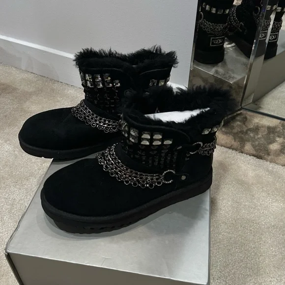 Limited edition UGG Swarovski Crystal boots - Picture 5 of 5